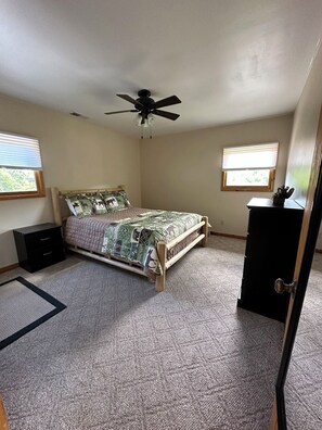 2 Schlafzimmer, Bügeleisen/Bügelbrett, kostenloses WLAN, Bettwäsche