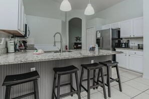 Fridge, microwave, stovetop, dishwasher