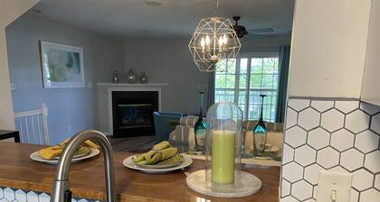 Bike to the Beach! Next to EVERYTHING!