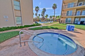 Pool - A Ray of Sunshine on the Beach! (South Padre Island)