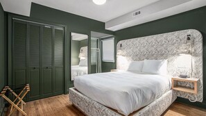 Cottage 14 - Queen w Twin Beds Upstairs | 2 bedrooms, premium bedding, memory foam beds, blackout drapes