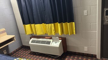 Standard Room, 1 King Bed, Non Smoking | Free WiFi, bed sheets