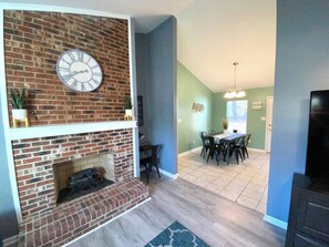 Interior - The Best Getaway Friends & Family Hangout! (Jacksonville)