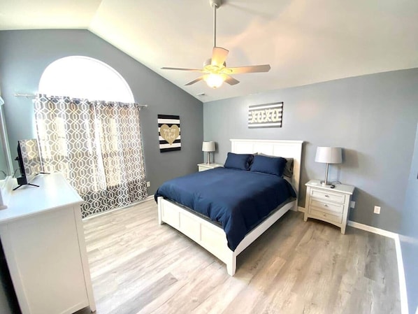 3 habitaciones, escritorio, tabla de planchar con plancha y wifi gratis