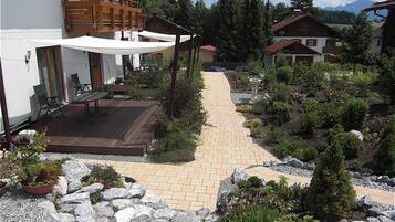 1 bedroom, free cots/infant beds