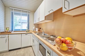 3 bedrooms, free cots/infant beds, WiFi