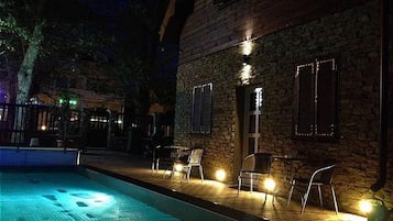 1 kamar tidur dan tempat tidur bayi gratis