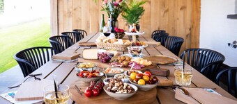 เพรีเมี่ยมที่น้ำ 6 คนที่ธอร์น