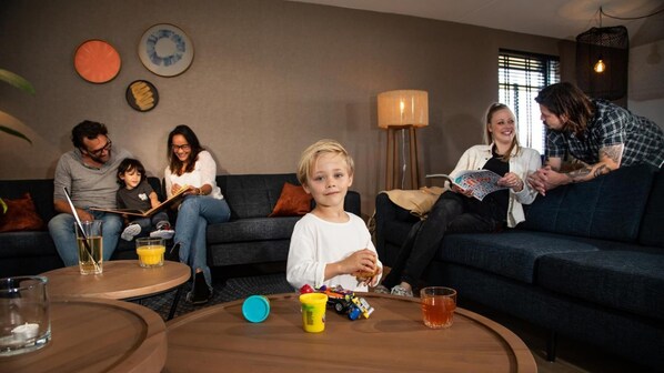 6 bedrooms, free cribs/infant beds - Kids Special 12p in Thorn (Thorn)