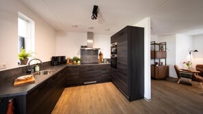 6 soverom og barnesenger (inkludert)