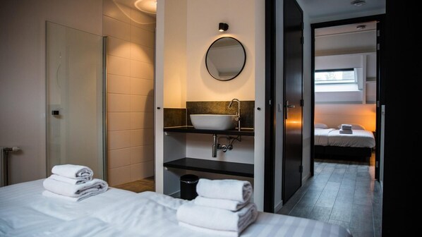 3 bedrooms, free cots/infant beds - Holidayhome 6 Persons - Kon Emmaweg 26 Vrouwenpolder Uitspanning Oranjezon (Vrouwenpolder)