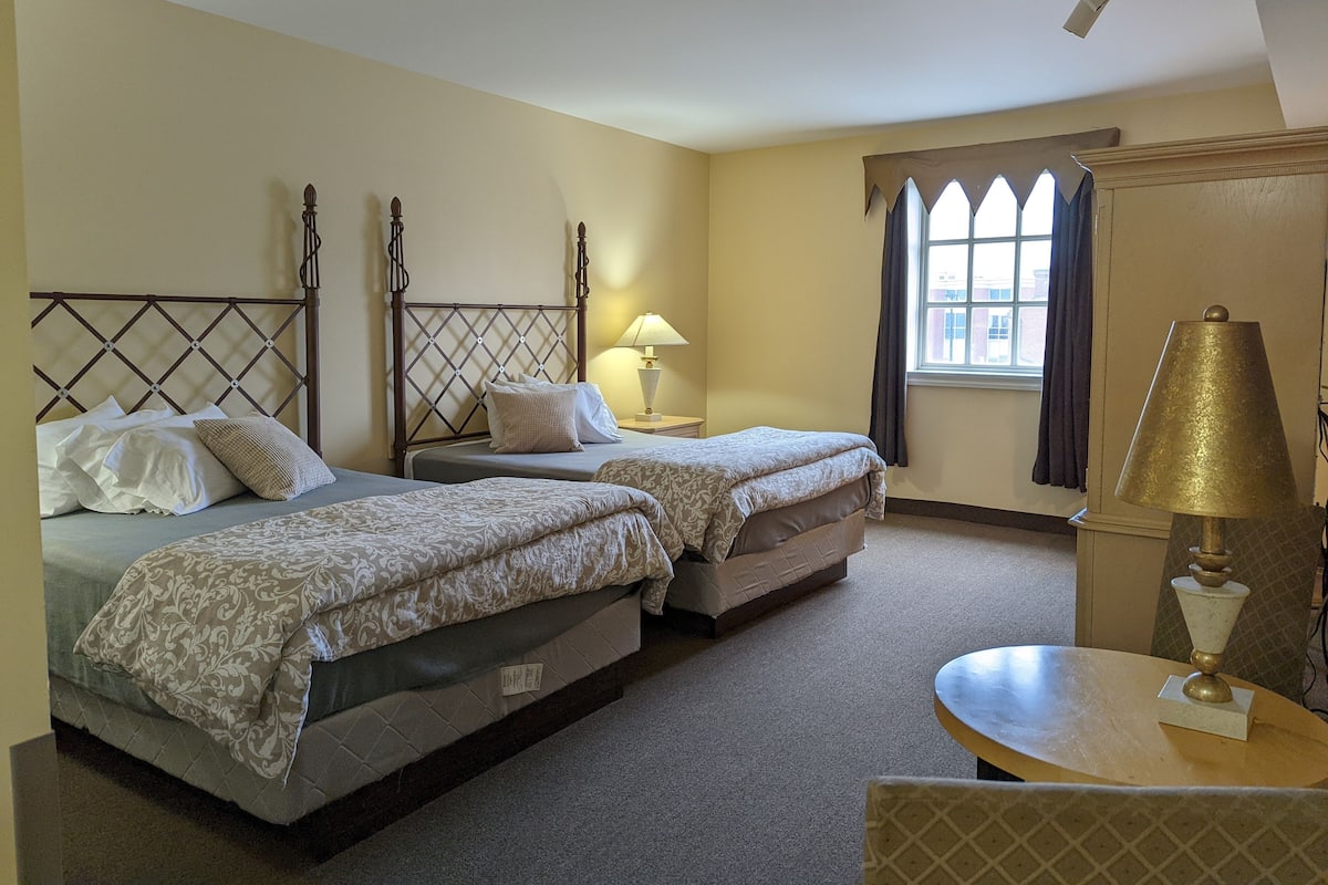 Double Queens Room | 2 bedrooms, bed sheets