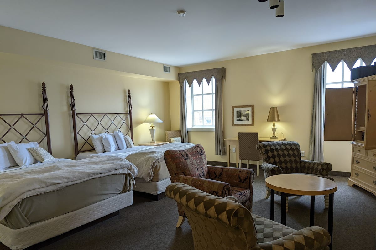 Double Queen Deluxe Room