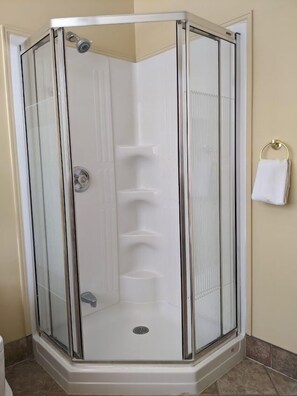 Double Queen Deluxe Room | Bathroom | Separate tub and shower, towels - Stratford Suites (Stratford)