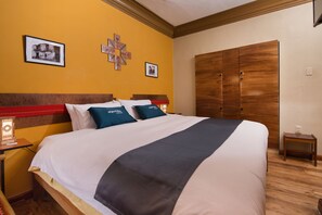 Hypo-allergenic bedding, free WiFi, bed sheets