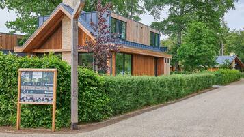 6 bedrooms