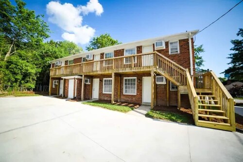 Beautiful apt Downtown perfect for long term stays