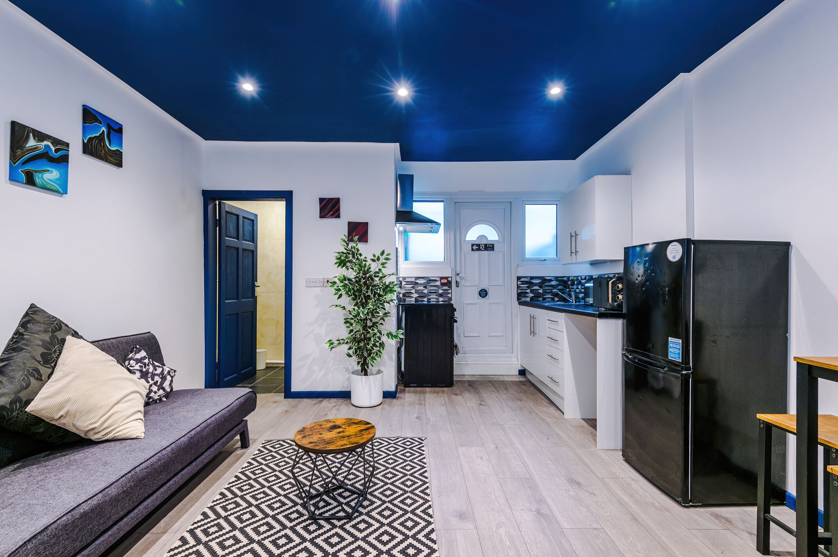 Classic Apartment, Private Bathroom | Lounge