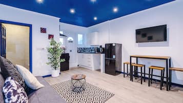 Classic Apartment, Private Bathroom | Lounge