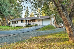 Exterior - Lakeside Groveland Home w/ Hot Tub, Near Yosemite (Groveland)