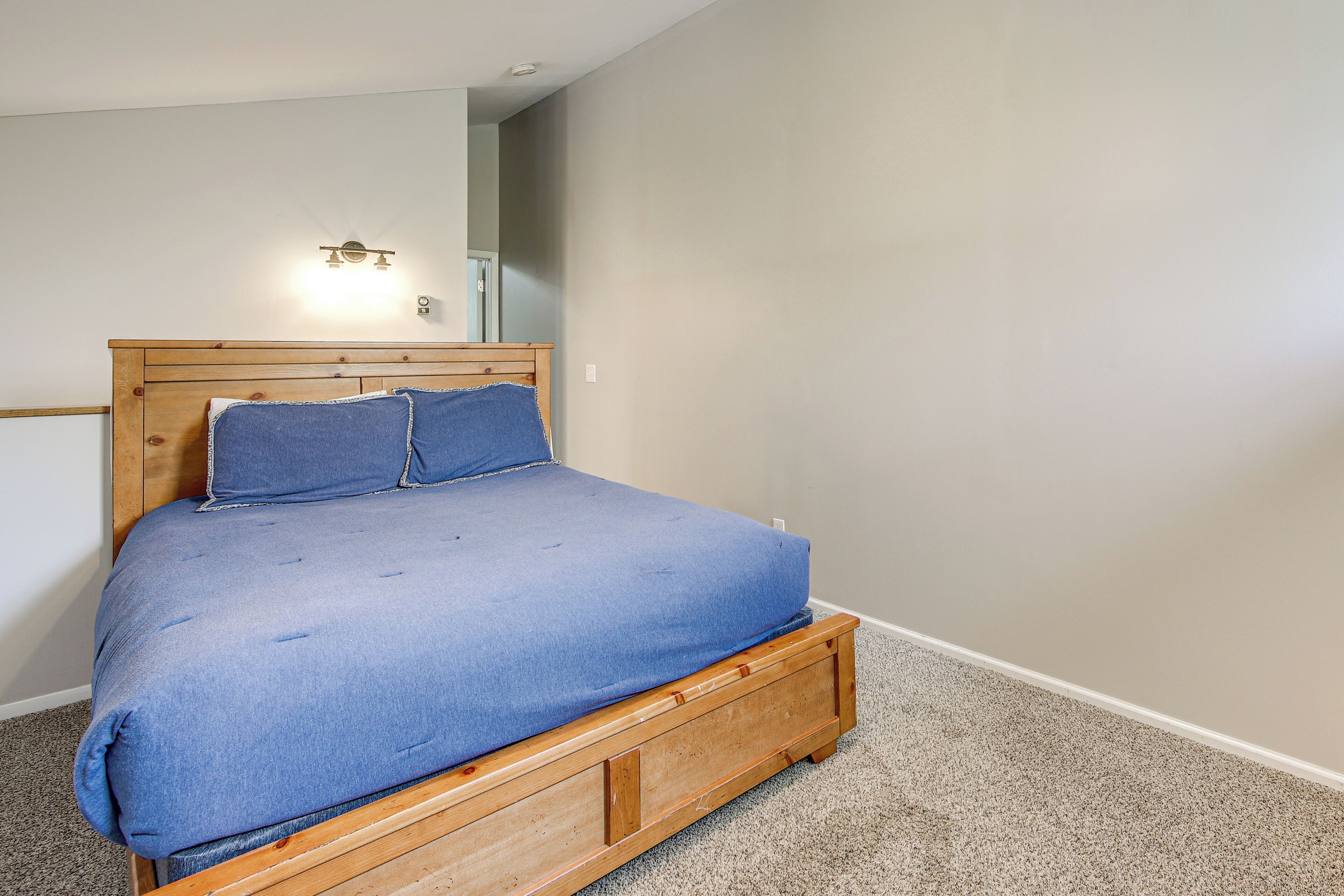 2 bedrooms, iron/ironing board, travel crib, internet
