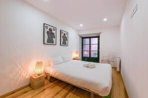 2 bedrooms, desk, iron/ironing board, Internet - GuestReady - Green Bay Garden (Porto)