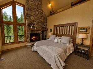 4 bedrooms, iron/ironing board, travel cot, free WiFi - Purgatory Cabin with Views and Hot Tub (Durango)