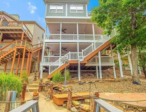 Stay & Play at 4 Seasons Cove w/ Hot Tub