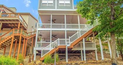 Stay & Play at 4 Seasons Cove w/ Hot Tub