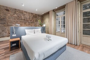Desk, Internet, bed sheets - GuestReady - Mercadores Apartments - Room B (Porto)