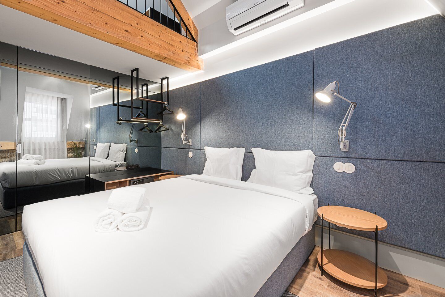 Schreibtisch, Internetzugang, Bettwäsche