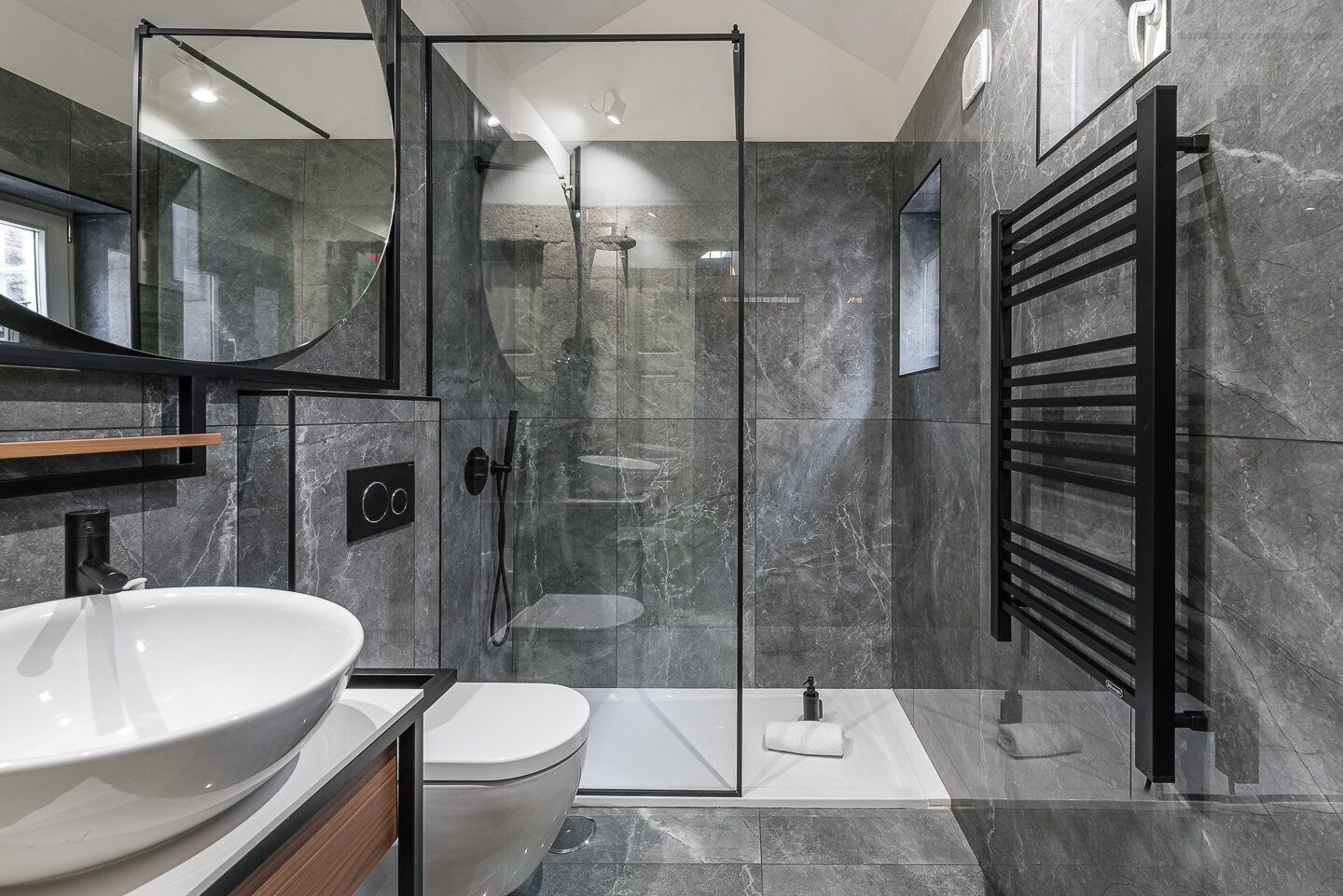 淋浴设施、吹风机、毛巾