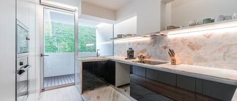 Réfrigérateur, micro-ondes, four, lave-vaisselle