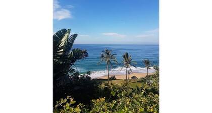 Salt Rock Beach House, on a quiet beach
