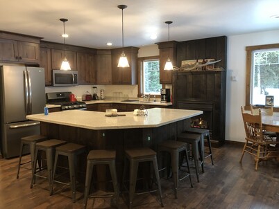 Perfect location between West and East Glacier Park entrances and next to river!