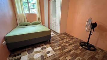2 quartos, ferros/tábuas de passar roupa, Wi-Fi, roupa de cama