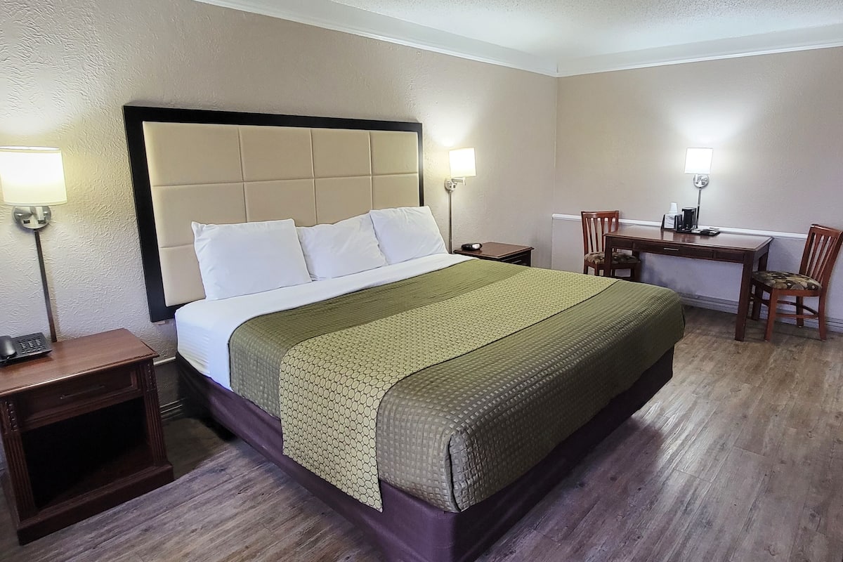 Basic-Zimmer, 1 King-Bett, Nichtraucher