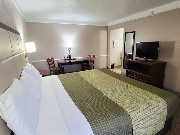 Habitación básica, 1 cama King size, para no fumadores | Escritorio, tabla de planchar con plancha, wifi gratis y ropa de cama