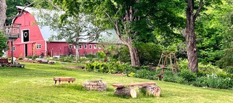 Charming, updated 3 bedroom farmhouse farm stay. 