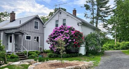 Charming, updated 3 bedroom farmhouse farm stay.
