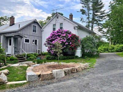 Charming, updated 3 bedroom farmhouse farm stay. 