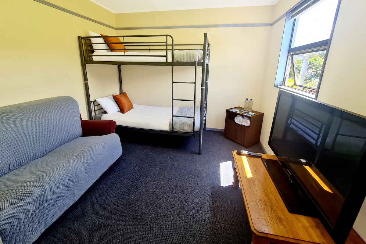 Habitación (Single Bunk) | 1 dormitorio, tabla de planchar con plancha, cuna de viaje y wifi gratis