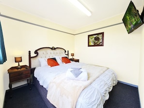 Deluxe Suite | Iron/ironing board, travel crib, free WiFi, bed sheets - Rarakau Lodge (Rowallan)