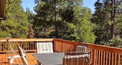 Jetted Tub, Huge Deck, Fish tank and Romantic space for 2