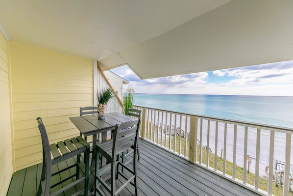 Outdoor dining - 30A Gulf front 2 Bed/2 Bath Sleeps 6 Private beach- Beach service included (Santa Rosa Beach)
