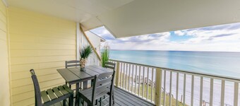 30A Gulf front 2 Bed/2 Bath Sleeps 6 Private beach- Beach service included