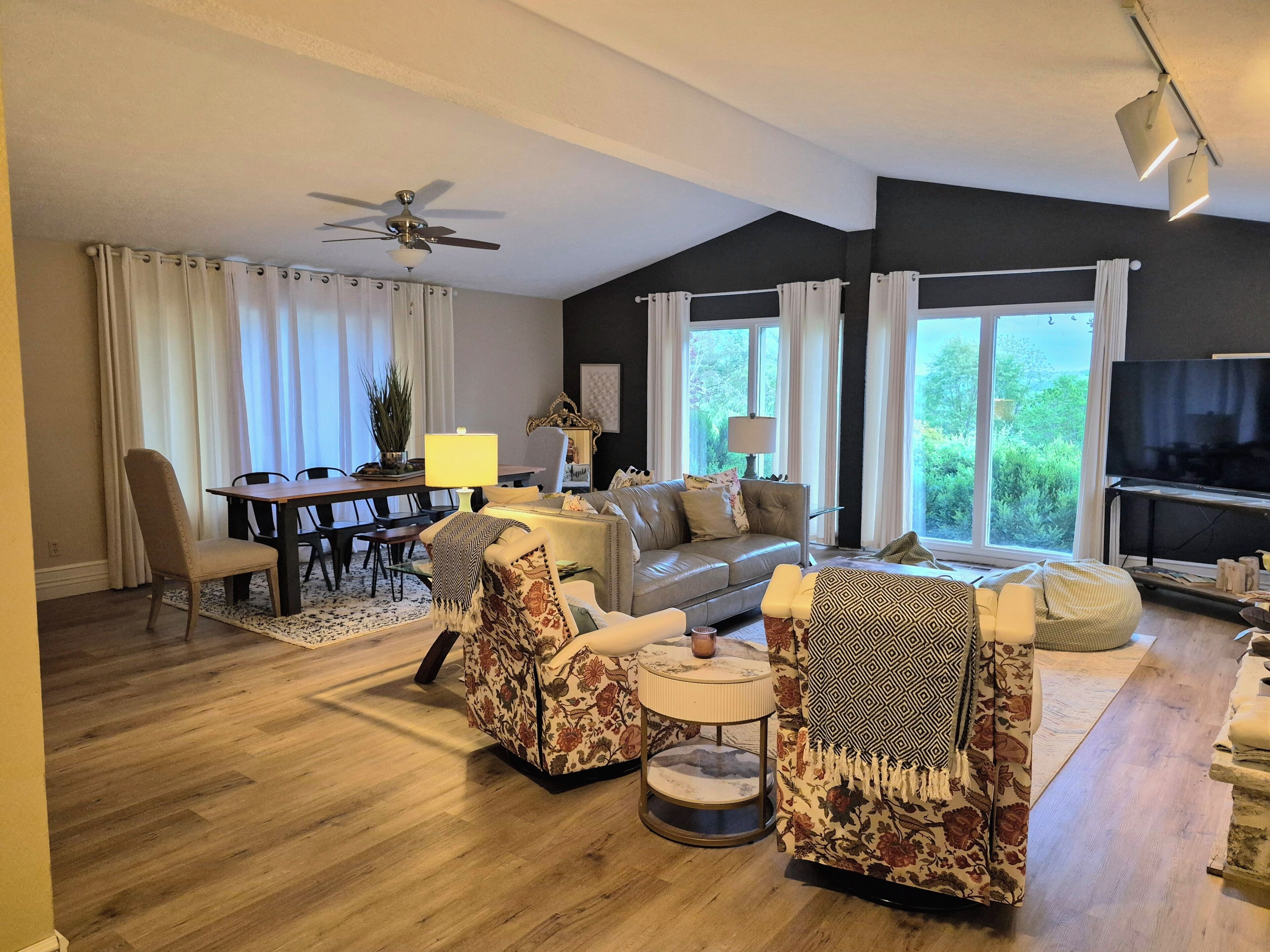 Smart TV, fireplace, video games, books