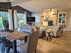Smart TV, fireplace, video games, books - We are a quiet ranch home that sits on 8 acres with firepit, pond and bar. (Belle Valley)