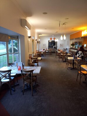 Restaurant - Parkes International Motor Inn (Parkes)