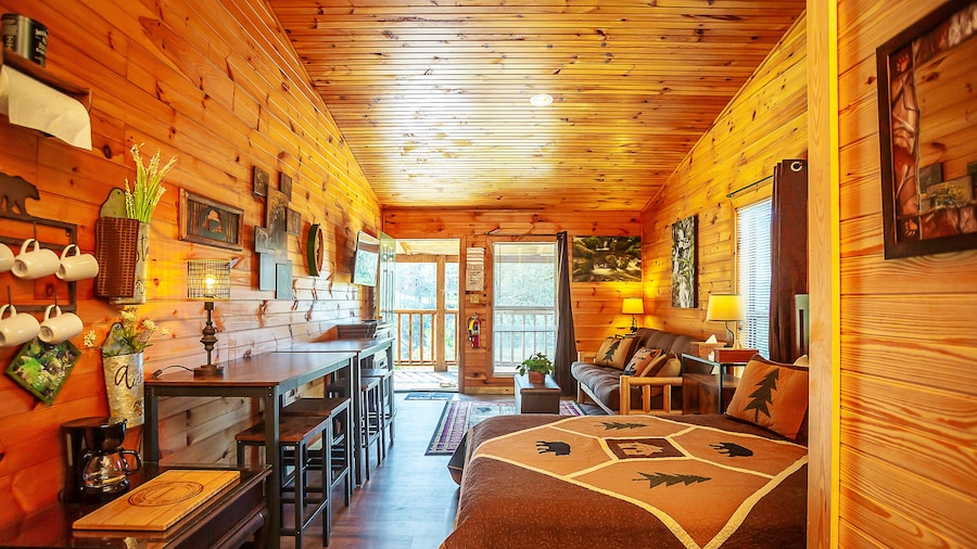 Bigfoot Lodge Room One